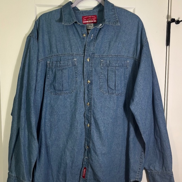 Vintage Marlboro 100% Cotton Blue Jean Button up Mens long Sleeve Shirt Size XL. - Picture 1 of 4